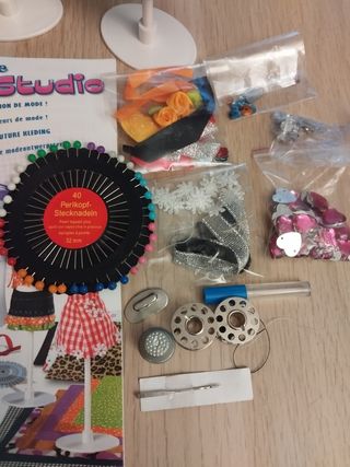 Estudio de costura con maquina de coser incluida