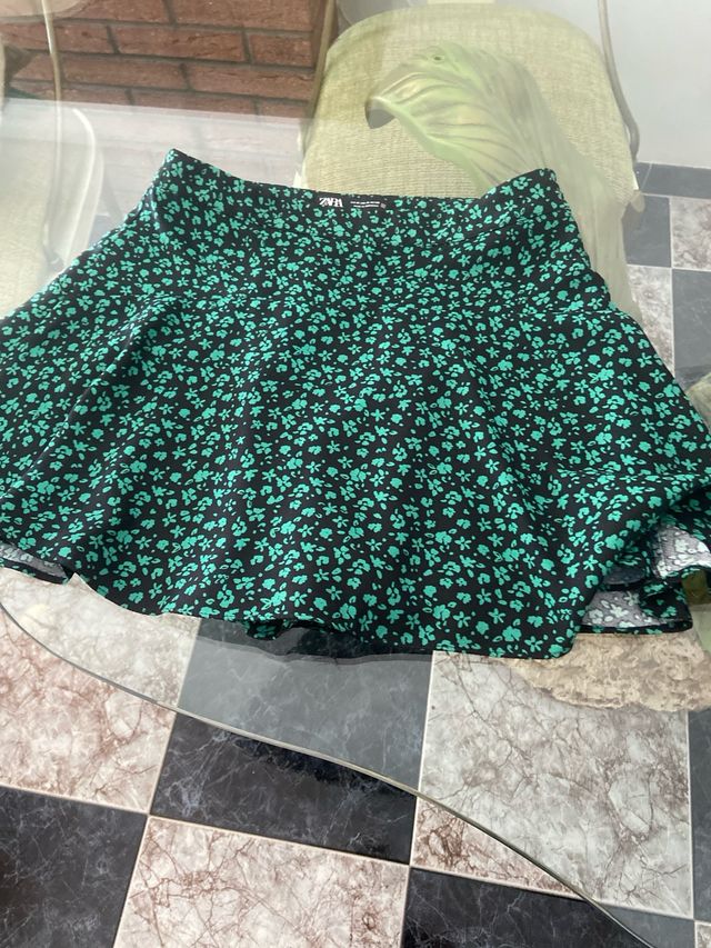 Falda  pantalon Zara flores verde-negro