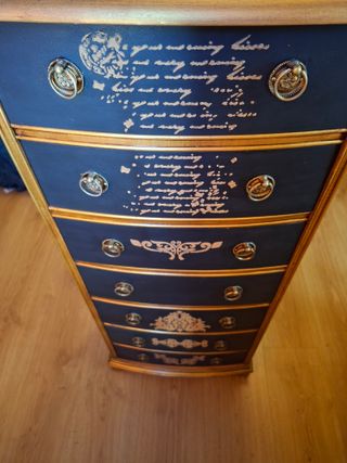 Comò e baule vintage nero e oro