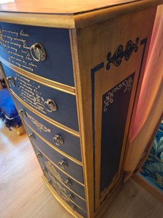 Comò e baule vintage nero e oro