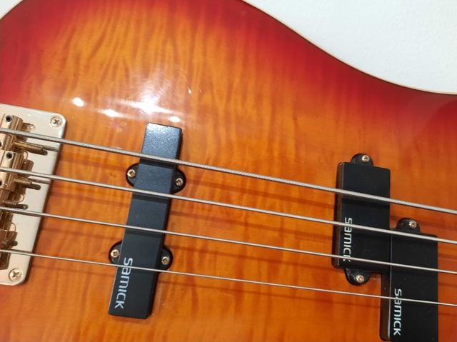 Basso Samick Valley Arts Custom Pro Shop