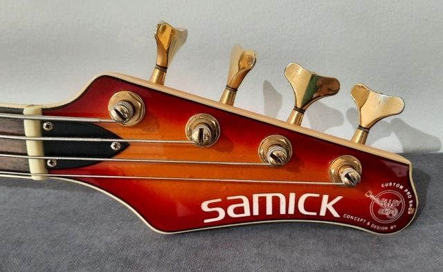 Basso Samick Valley Arts Custom Pro Shop