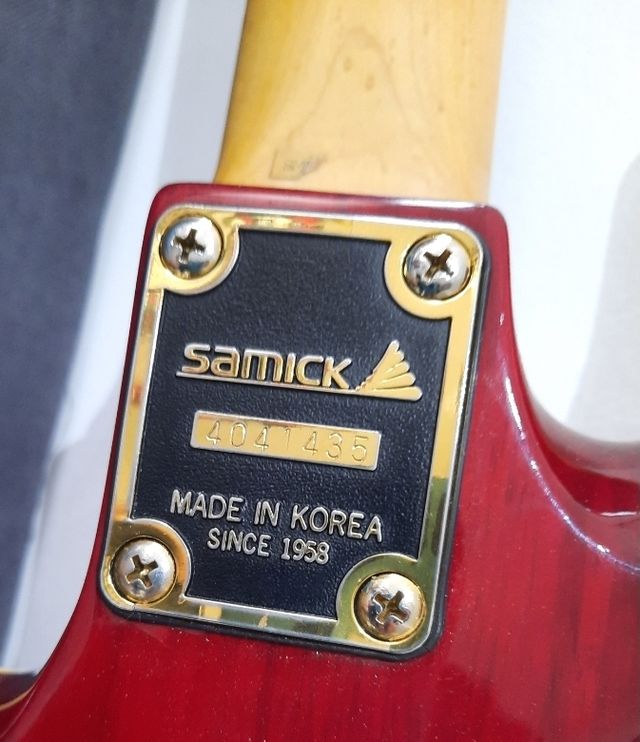Basso Samick Valley Arts Custom Pro Shop