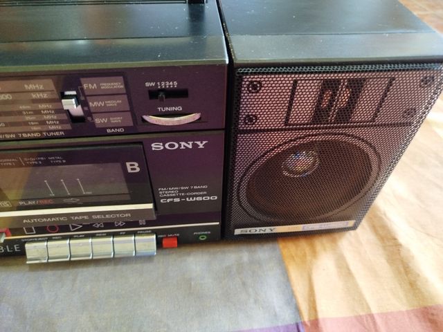 Sony CFS-W600: Radiocasetera Doble