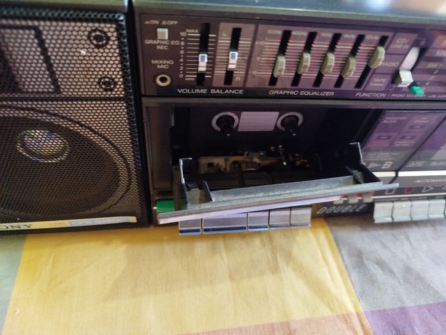 Sony CFS-W600: Radiocasetera Doble