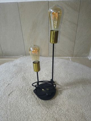 Lampara mesa 2 luces - dorada y negra