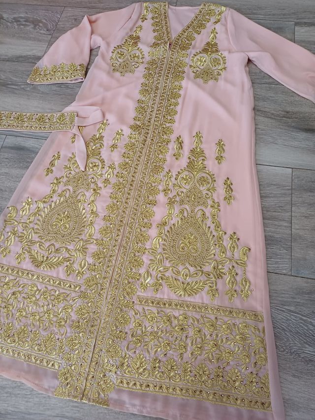 Túnica bordada: para cristos o virgen hasta 1,30 .