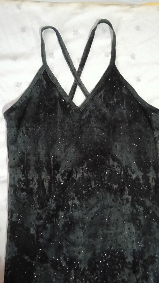 Abito nero con sfocature grigie e paillettes nere