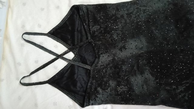 Abito nero con sfocature grigie e paillettes nere