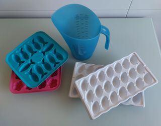 4 MOLDES PARA HELADOS, CUBITOS...+ JARRA MEDIDORA