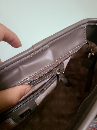 Borsa a mano Guess marrone