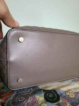 Borsa a mano Guess marrone