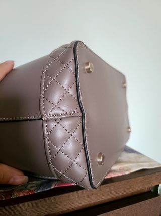 Borsa a mano Guess marrone