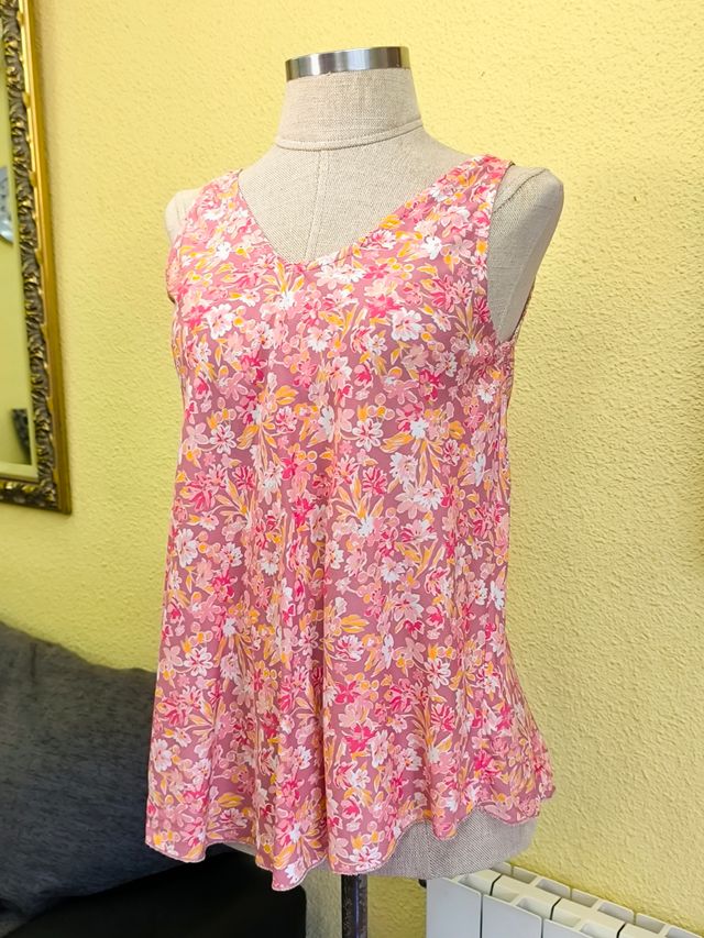 Camiseta tirantes flores rosa