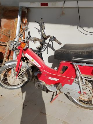 Motocicleta Mobylette antigua