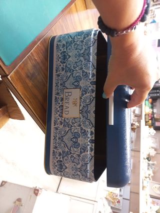 Porta pane in metallo blu