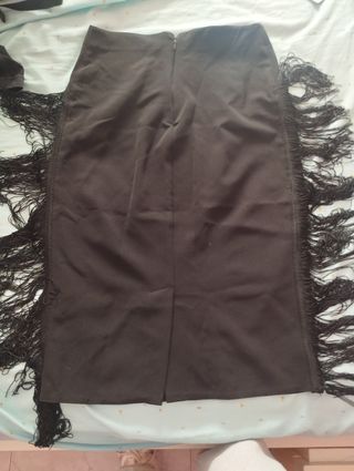 Falda midi negra flecos