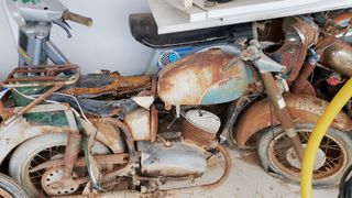 Moto antigua oxidada