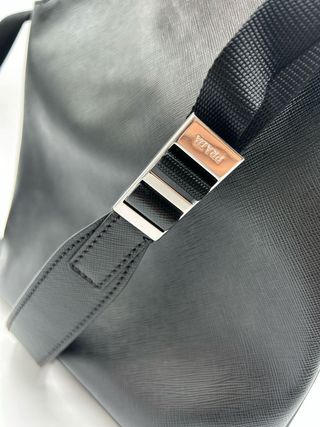 Bolso bandolera Prada negro