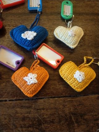 Portachiavi a uncinetto: 8 cuori