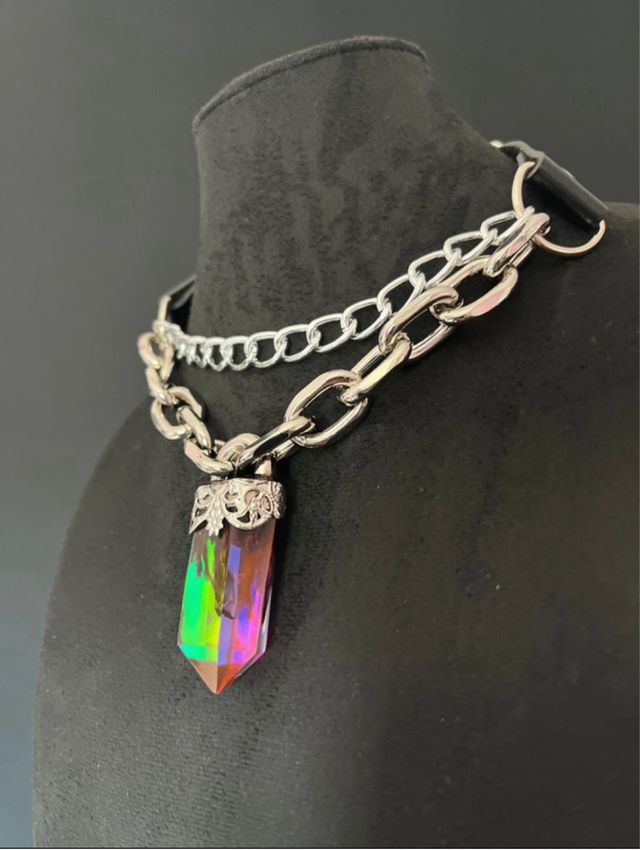 Chocker collar cromático amuleto