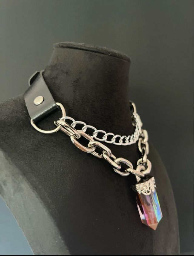 Chocker collar cromático amuleto