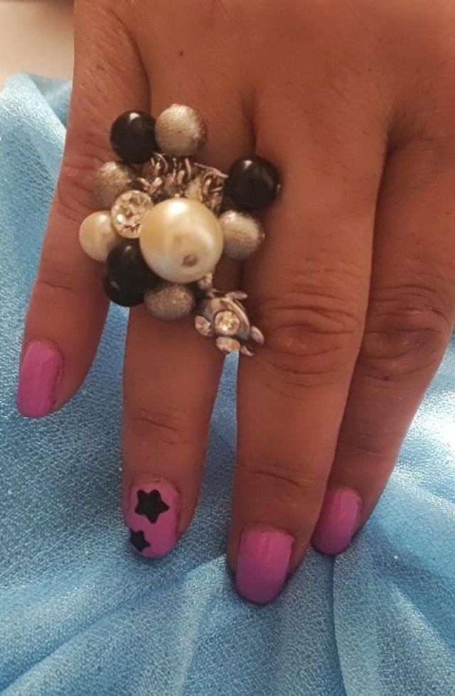 Anillo con perlas y piedras