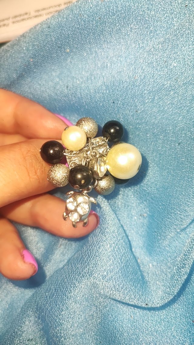 Anillo con perlas y piedras