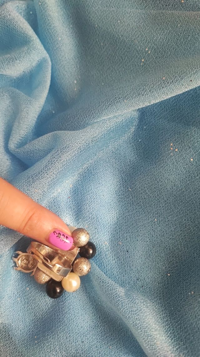 Anillo con perlas y piedras