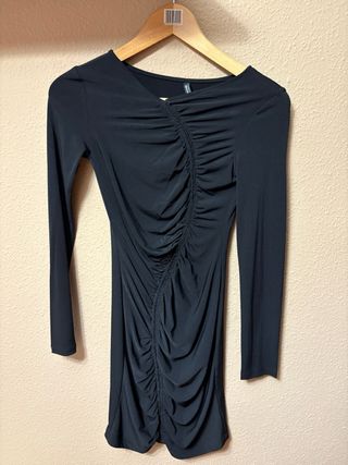 Vestido negro ajustado fiesta