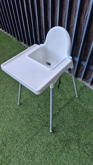 Trona Ikea con bandeja.