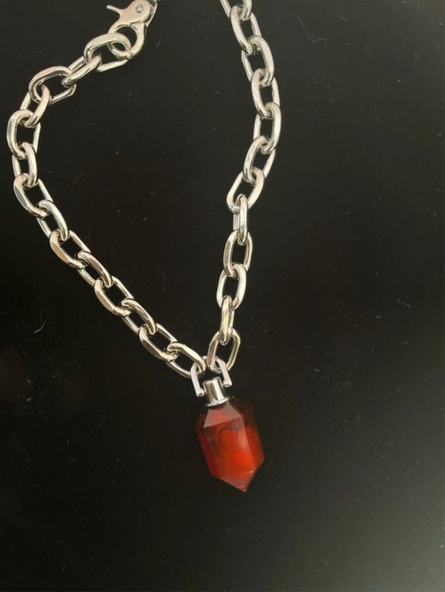 Collar artesanal “la sangre de la Reina”