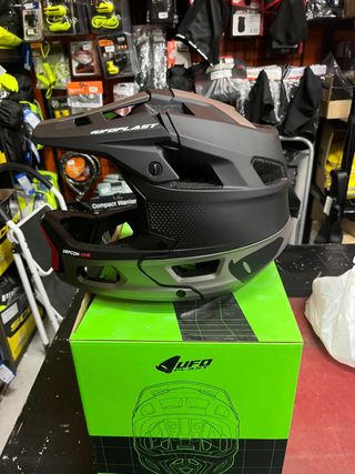 Casco descenso UFO Plast Defcon-One