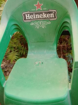 7Sillas plástico Heineken-Estrella Damm. 1€ unidas