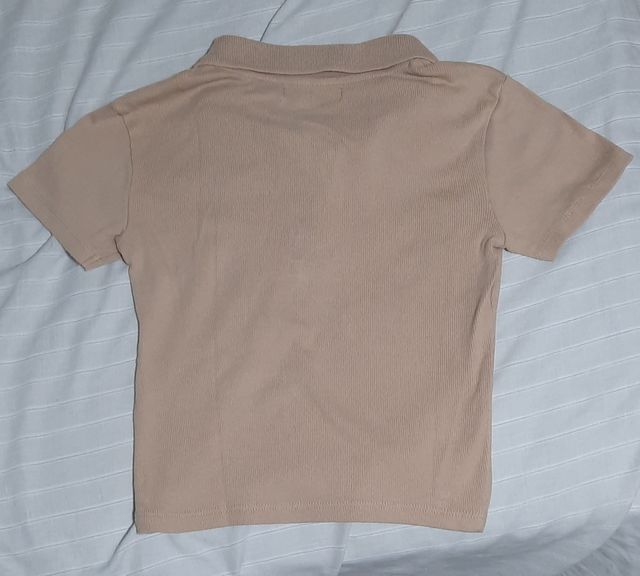 Polo beige canalé mujer Pull&Bear talla S.