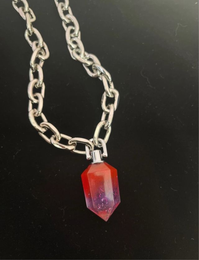 Collar amuleto “lo que no se espera”