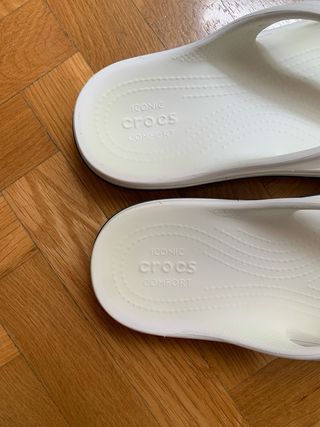 Chanclas Crocs blancas