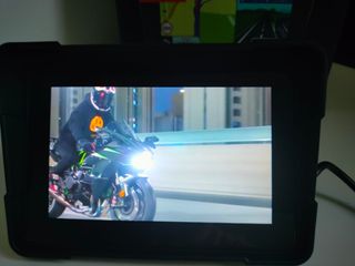 Carplay moto IP67. Pantalla táctil 5". Navegador