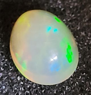 Ópalo etíope 1,5 ct cabujón.