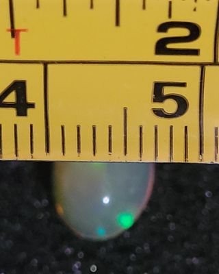 Ópalo etíope 1,5 ct cabujón.