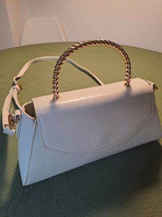 Bolso bandolera blanco y dorado