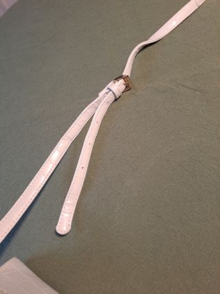 Bolso bandolera blanco y dorado