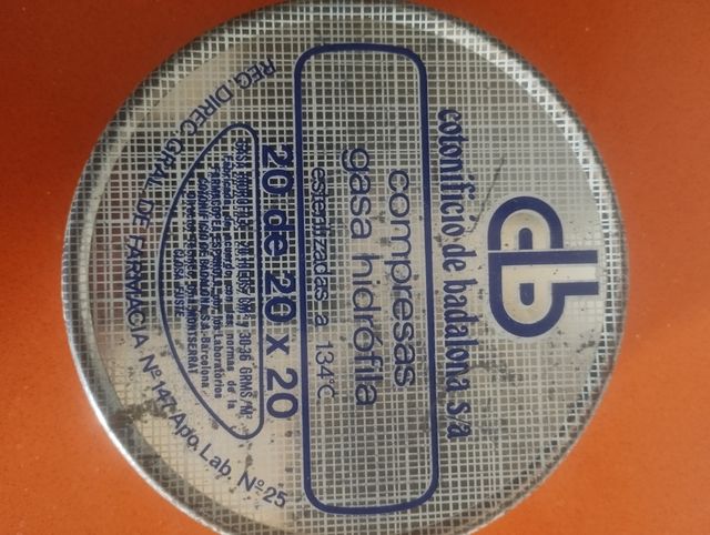 Lata antigua compresas