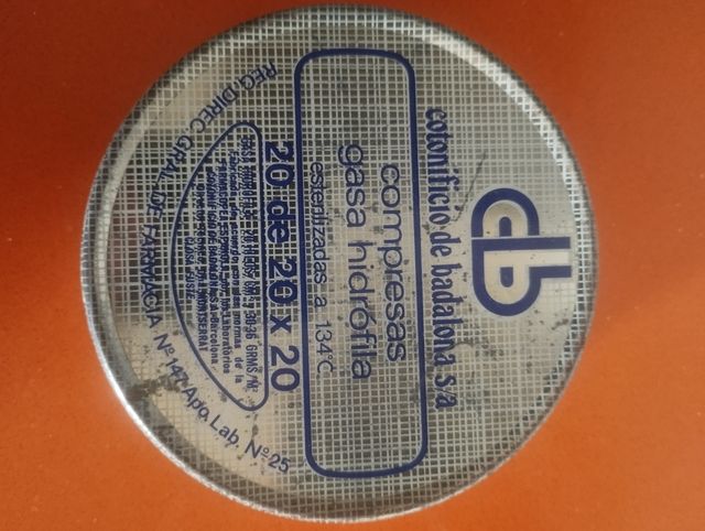 Lata antigua compresas