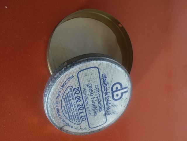 Lata antigua compresas