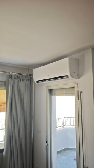 Instalador de los aires acondicionados 