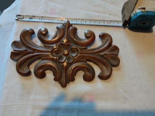 Adorno tallado en madera