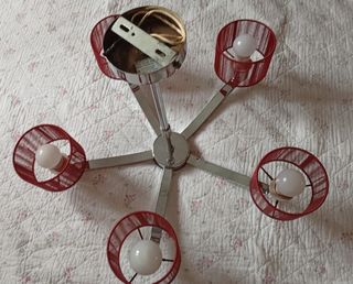 Lampara metalica 5 tulipas rojas