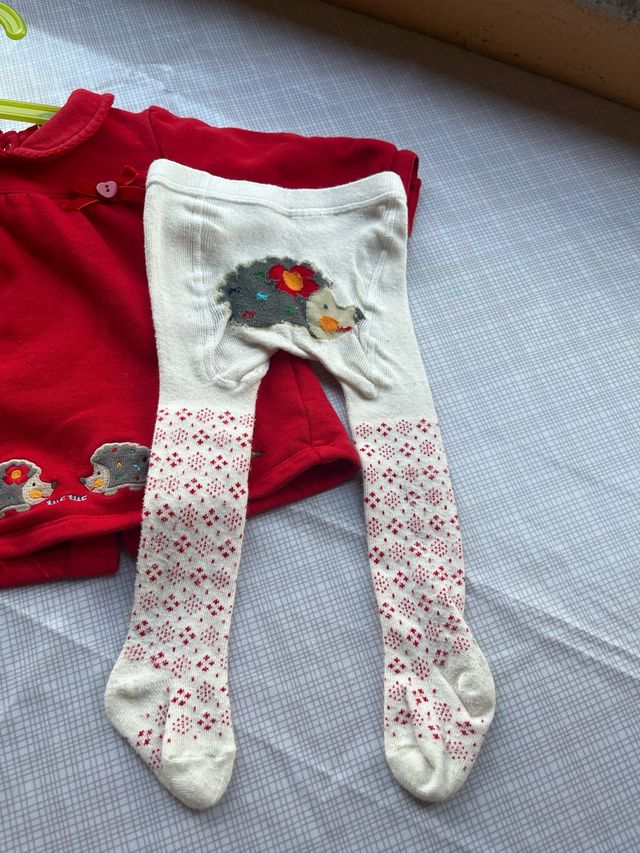 Vestido bebé Tuc Tuc rojo. Leotardos a juego.