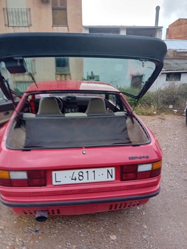 Porsche 944 1983